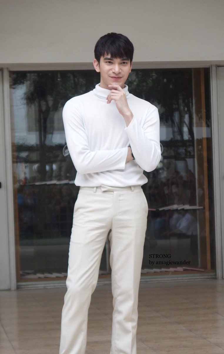 _mars4488's tweet photo. น้องเป็นผู้ชายอบอุ่น สตรองร่วมงานประกาศรางวัลนาฏราชครั้งที่ 9 #strongcharoenchai #whattheducktheseries #herevcome #herevcomeทำไรอ่ะ #oatpop #โอ๊ตป๊อป #boy #cuteboy #นาฏราช2018 #นาฏราชครั้งที่9 https://t.co/a0U75wobiy