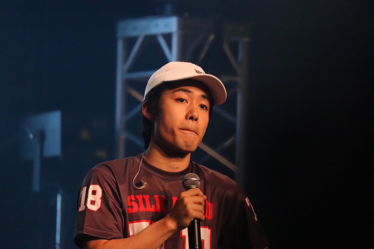 waters_tube's tweet photo. ザカさんカメラ目線ありがとうございましたー😊ダンスもやっぱり最高でした！モトキくんあんまり撮れなかったごめんなさい💦
そしてシルクさんの謎の顔とはしゃぐシルクさん！！ https://t.co/Y5VNy1NDPw