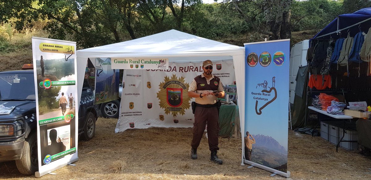 GuardaRuralCata's tweet photo. Avuí  hem participat en la #Fira de #Caça del #Penedès. https://t.co/CsWSkoZPn3