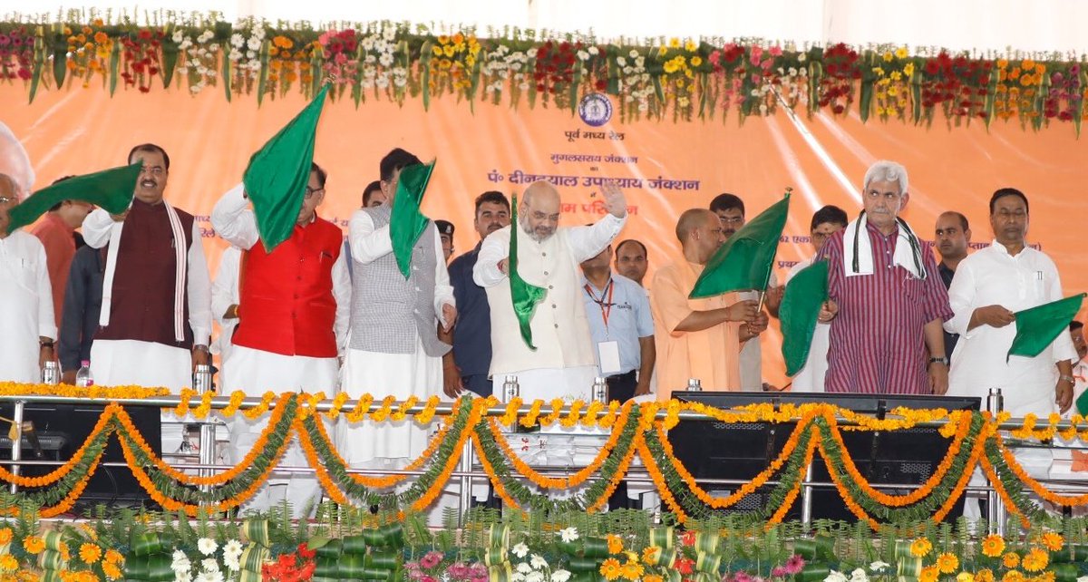 AmitShah's tweet photo. आज मुग़लसराय जंक्शन का नाम एकात्म मानववाद के प्रणेता और हम सबके प्रेरणास्त्रोत आदरणीय पं. दीनदयाल उपाध्याय जंक्शन के नाम से परिवर्तित होने के समारोह को संबोधित किया व अन्य विकास योजनाओं का शुभारंभ किया। दीनदयाल जी के बलिदान की यह भूमि आज से उनके नाम से जानी जाएगी। https://t.co/mJK0X9FYVw