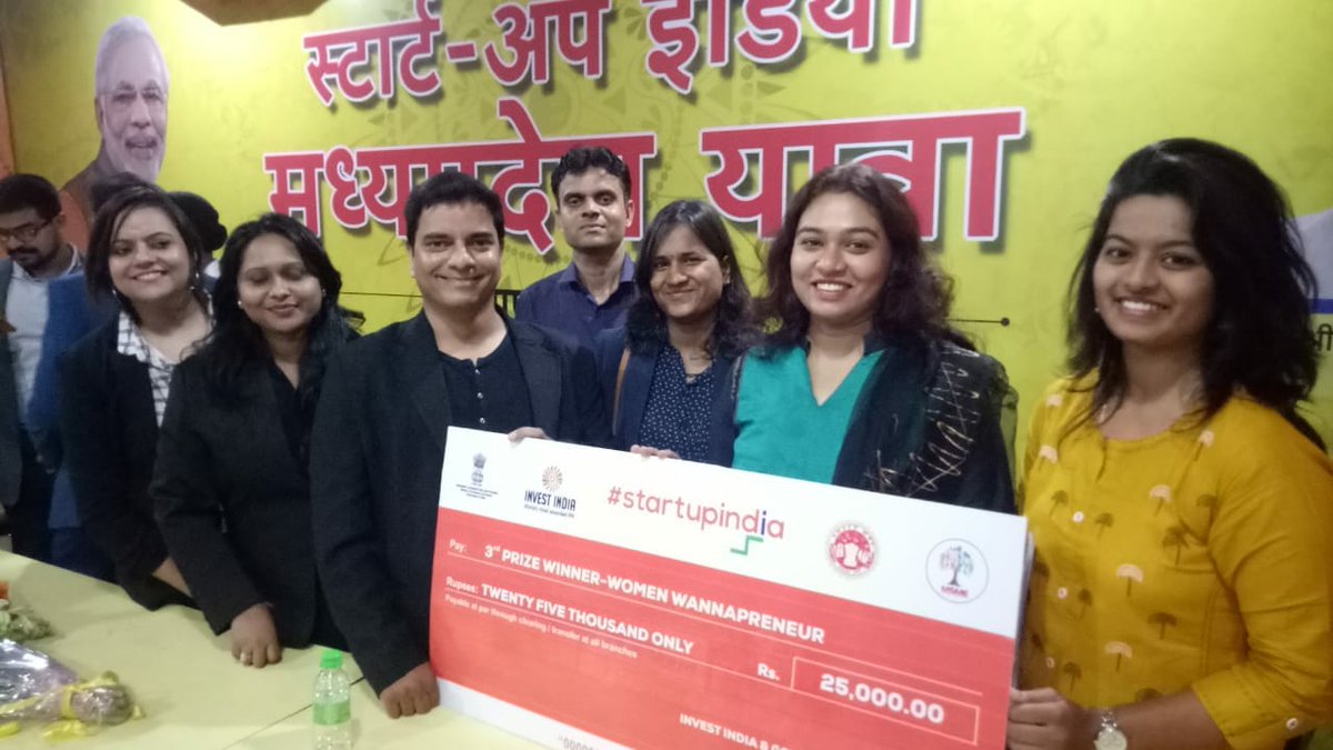BusinessCoachVS's tweet image. It was an awesome experience to bestow #Awards of around INR 1000000 to the Brilliant #startups during the grand finale of #Startupyatra at #SGSITS with #Indore #SmartCity CEO #RohanSaxena and other distinguished juries. I extend my regards to MR. VC Dubey and the team #MSME #MP