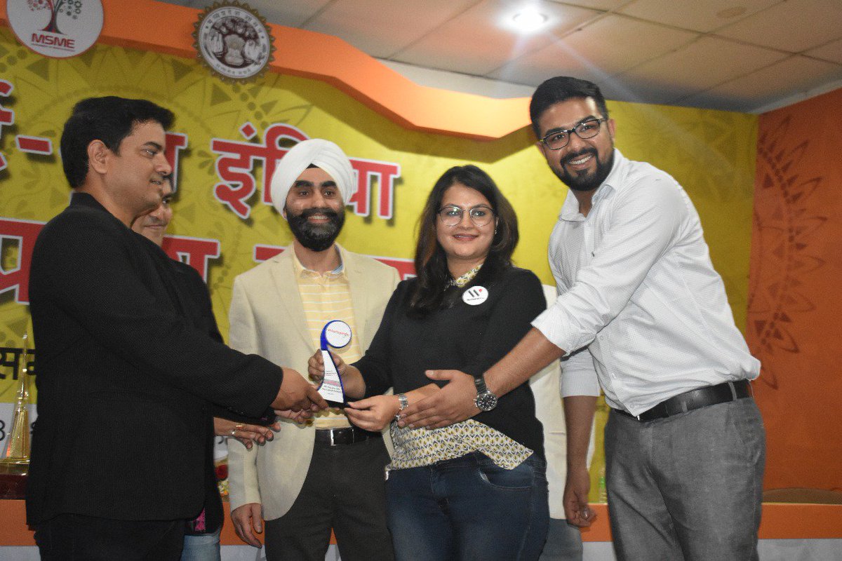 BusinessCoachVS's tweet image. It was an awesome experience to bestow #Awards of around INR 1000000 to the Brilliant #startups during the grand finale of #Startupyatra at #SGSITS with #Indore #SmartCity CEO #RohanSaxena and other distinguished juries. I extend my regards to MR. VC Dubey and the team #MSME #MP