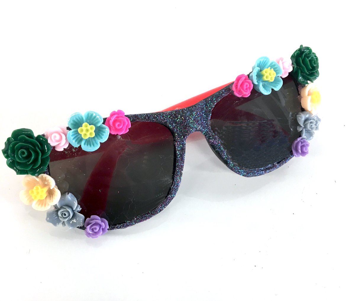 We are loving these stylish shades birthday party project now available! Book your autumn birthday party with us today!

Packages start at $365+hst designherco.com/parties/

#kidsbrithdayparty #birthdayparty #bestpartyever #sunglasses #stylish #flowers #torontoparty #torontomoms