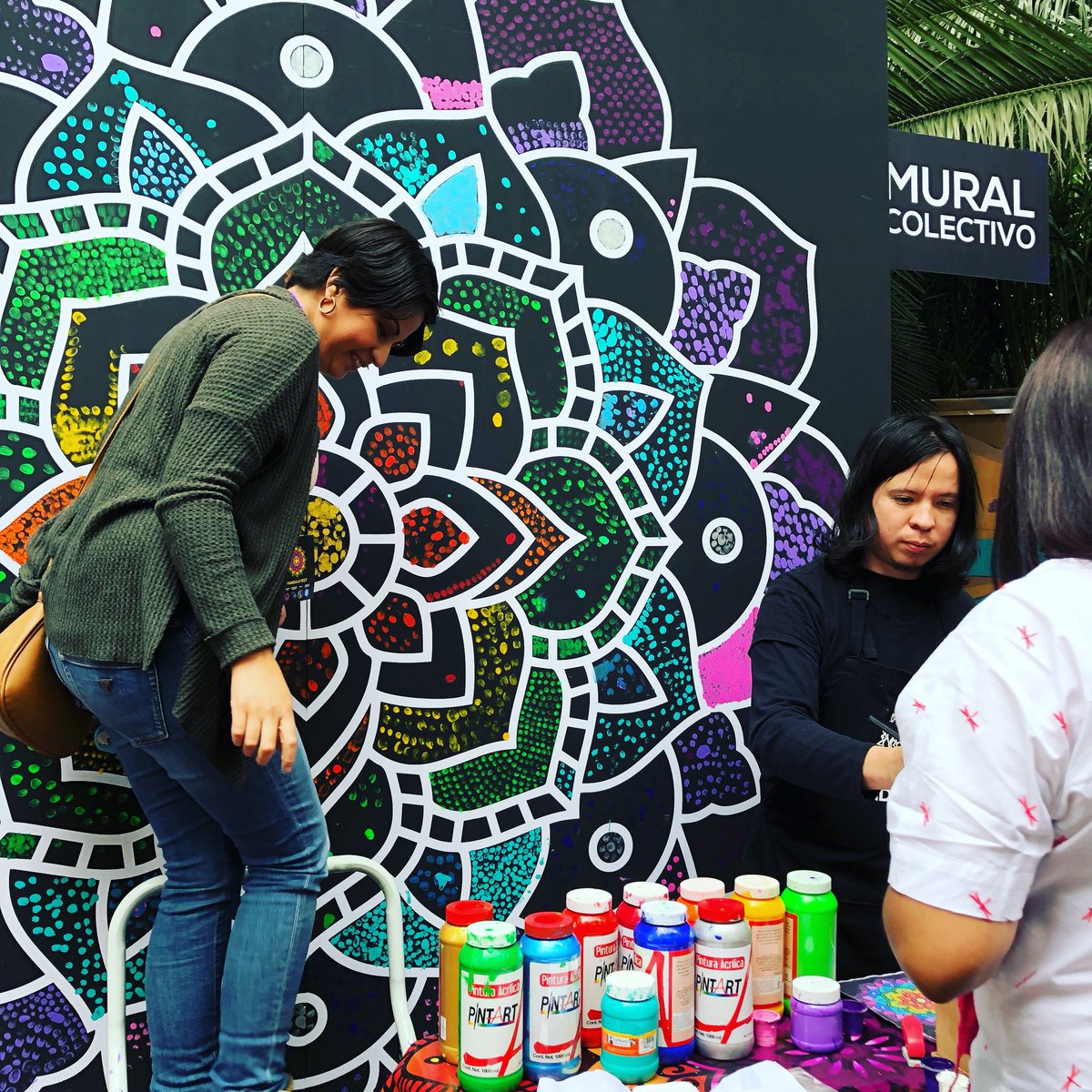 fest_mandala's tweet photo. Mural colectivo de #mandalas. Hoy último dia de @fest_mandala, Jalapa 234, @LaRomaDF . En @HuertoRomaVerde https://t.co/LRwGsgi9p4