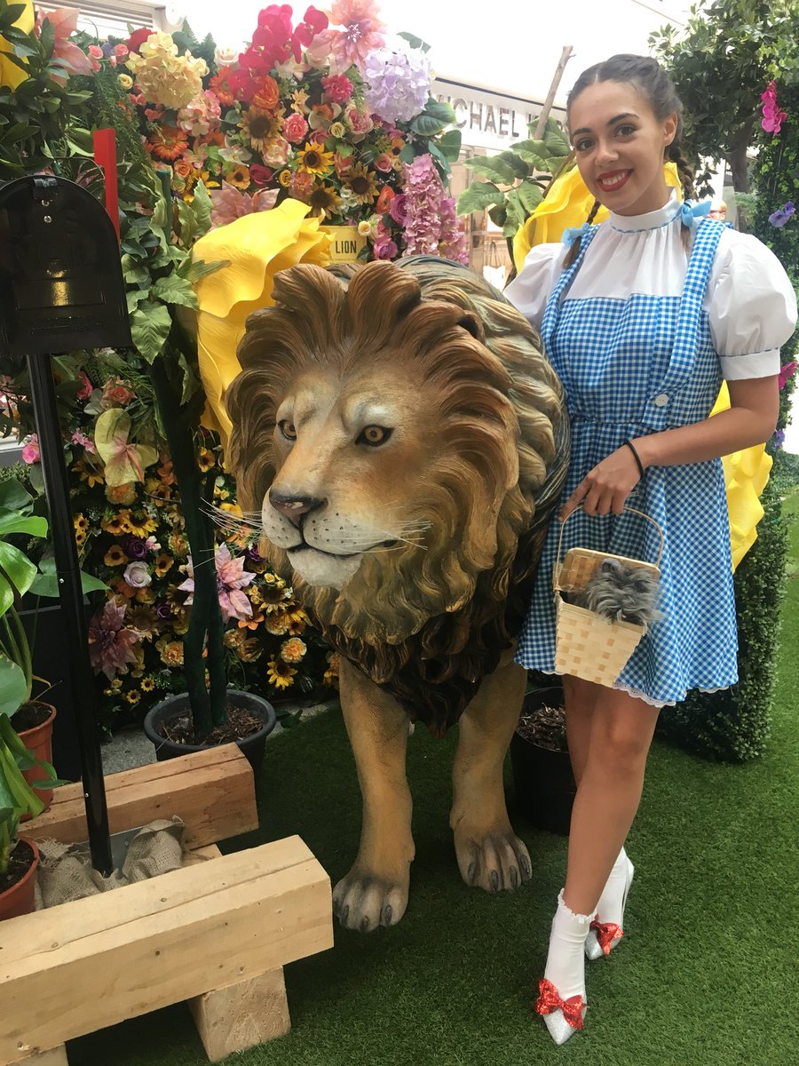 Follow the yellow brick road at <a href="/Victoria_Square/">Victoria Square</a> to find some amazing offers and fun activities for the family throughout August. If you spend £75 or more at <a href="/Victoria_Square/">Victoria Square</a> you can enter the prize draw to win £1000 Travel Voucher and £500 Victoria Square Gift Card 🦁🤖#VSQOZ
