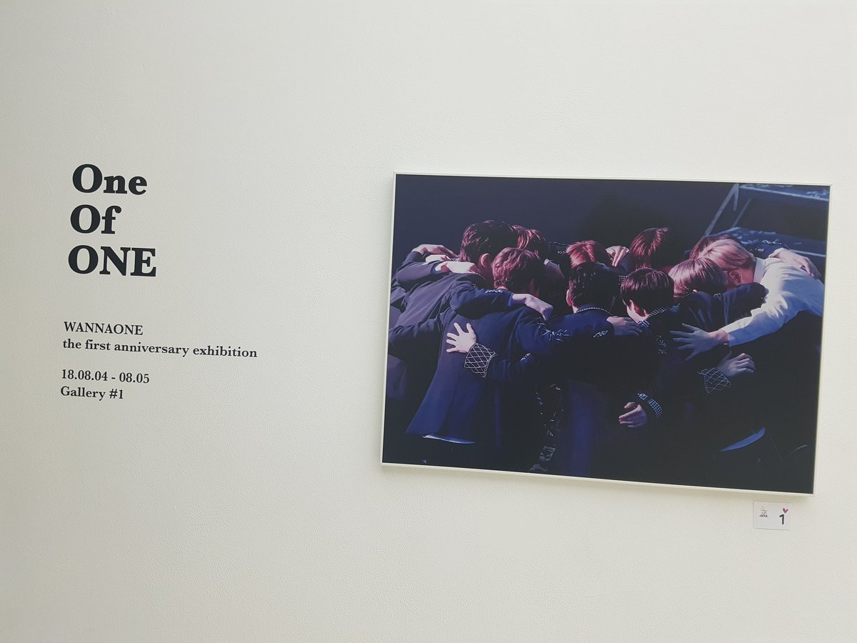 AB6IX_Charm's tweet photo. 원오브원 전시회 뜨자마자 선입금한 저를 칭찬해주고싶은 날이었어요💕 너무너무이쁜 우리원을 한자리에서 눈에 담으니깐 롬곡😭😭😭 유닛 액자 넘 이뻐서 브랜뉴즈 들튀 안할수가 없었구.. 흑 대혜자 뽑기도 넘 감사드립니다🙇🙇
#OOO_two @OneofONE_OOO https://t.co/0znXkGGols