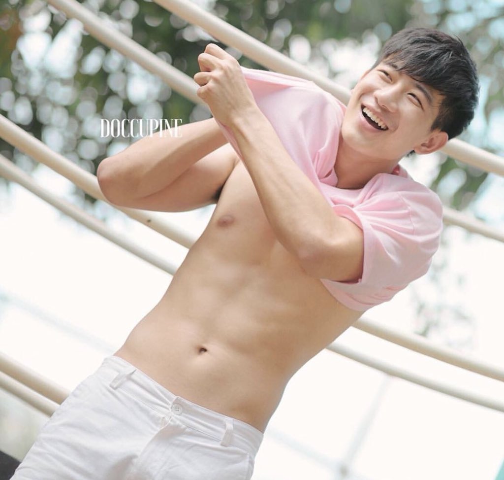dearboythailand's tweet photo. ในส่วนของความขาวนั้น🤭

ig : bee.sathianpong https://t.co/eiK7Xzvs8y