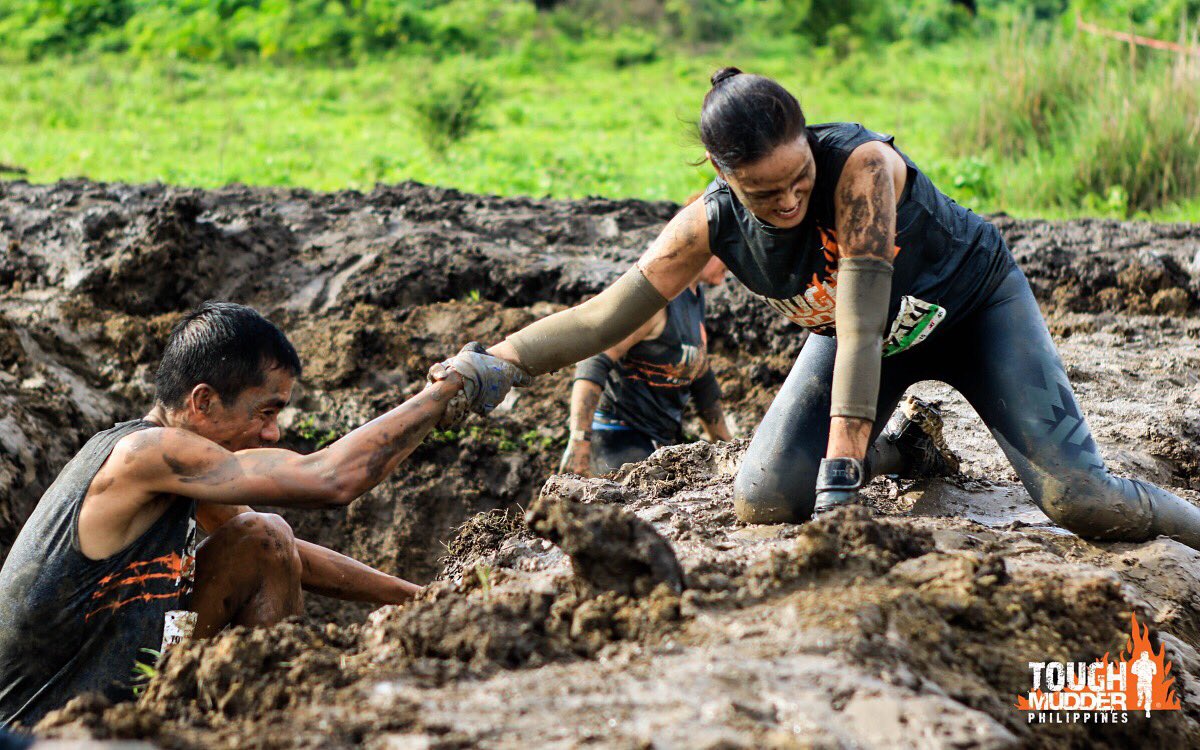 toughmudder_ph's tweet photo. Teamwork makes the dream work 🤝 Who else gave a helping hand to fellow mudders during #ToughMudderPhilippines? 🙋‍♂️🙋‍♀️
#TeamworkOverEverything 
#ToughMudderPH https://t.co/LF9EJX8Lww