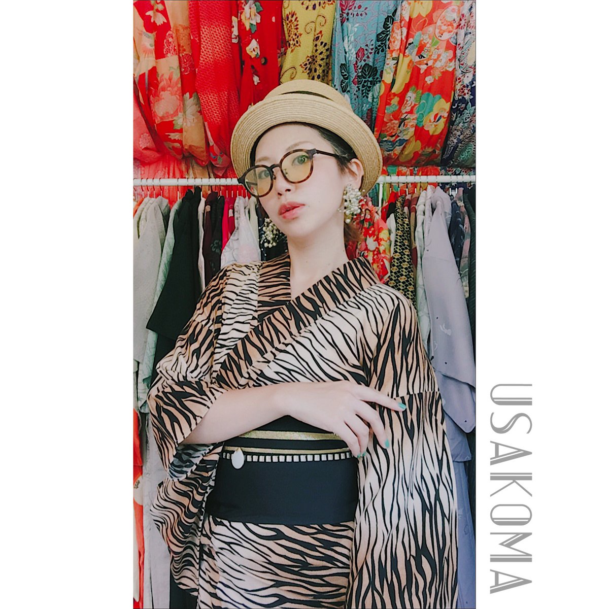 青文字系着物スタイリストうさこま アンティーク着物屋うさぎ小町 Twitterissa 今日のコーデ サングラスに合う浴衣 これしかない 強い 確実に強い サングラス Jinsswitch イヤリング Torc 着物 浴衣 黒 ゴールド兵児帯 帯留め Kimito 着物 Kimono