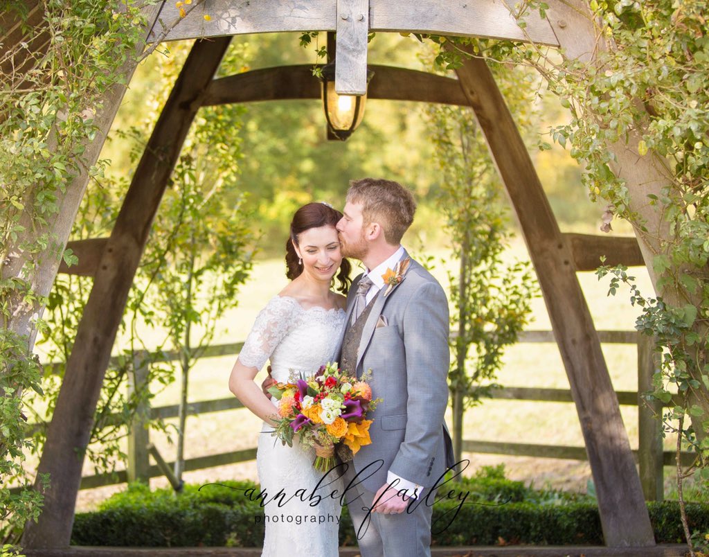AnnabelFarley1's tweet photo. π Are you planning an autumn wedding? Check out Kate and Matt's stunning fall wedding in the Cotswolds on my blog now. Filled to the brim with seasonal accents. What a treat! π @HydeBarn #hydebarn #weddingblog #weddingblogger #cotswolds
https://t.co/DL154ps6ZF https://t.co/n8jqNXodC0
