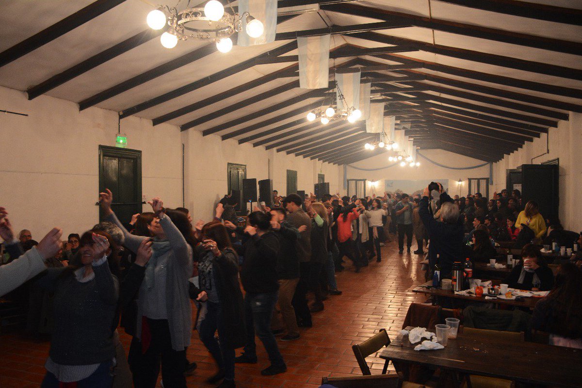 ArecoArraigo's tweet photo. Anoche en #LaMatera, gran peña gratuita con la actuación de #Los4Sotas y #LosPampasDeAreco y cantina a cargo del #ClubTempestad. Más folklore para todos en la #CapitalNacionalDeLaTradición https://t.co/JvZgjH1UaX