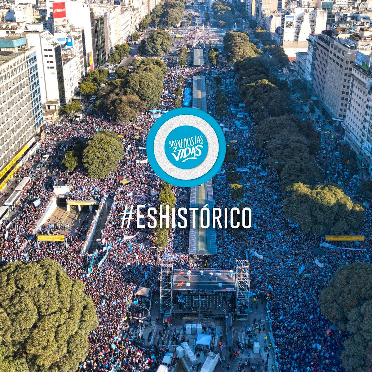 EstebanLanzani's tweet photo. Parece que se podía hacer una movilización sin romper, orinar, pintar paredes y destruir el espacio público. #SiAlaVida siempre aporta, la #mentiraverde es violencia e imposición, desde la idea a la ejecución. #EsHistórico, se vive en las calles. #SalvemosLas2Vidas https://t.co/rKnRHYK8IH