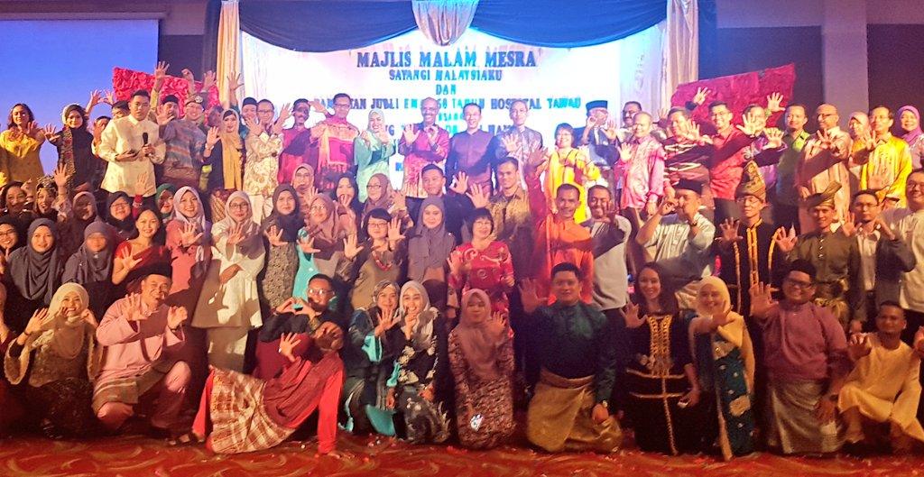 DrAliHamsa's tweet photo. Bersama warga Hospital Tawau meraikan Jubli Emas 50 Tahun pada malam ini.

Hosp. Tawau telah dirasmikan oleh Perdana Menteri Malaysia pertama Tunku Abdul Rahman pada tahun 1968. 

Tahniah dan teruskan khidmat murni anda kepada Rakyat! 

#MemperkasakanPerkhidmatanAwam https://t.co/mgiz3TnOR6