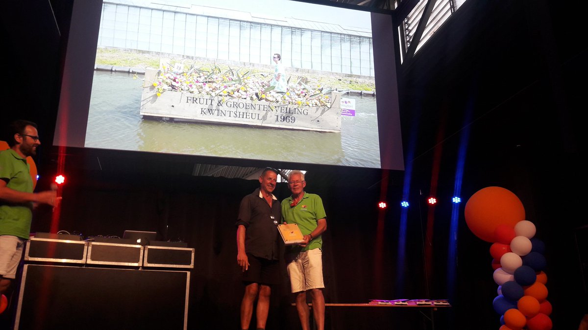 VarendCorso's tweet photo. De originaliteitsprijs is voor Een ander Westlands kissie van Wim Zwinkels gearrangeerd door Wendy van den Berg #VarendCorso https://t.co/ucqOz2josB