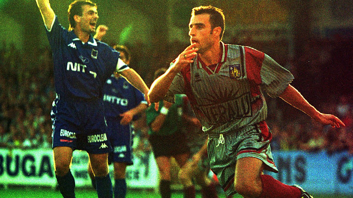 JarnoBertho's tweet photo. 📰 Eentje voor de kranten:
't Was - vóór Ivan #Santini - al 19 jaar geleden dat een speler 6x scoorde in de eerste twee wedstrijden. Toni #Brogno maakte er in 1999 voor Westerlo vier tegen Genk en twee tegen Standard. #JPL https://t.co/PgCSTwkiCf