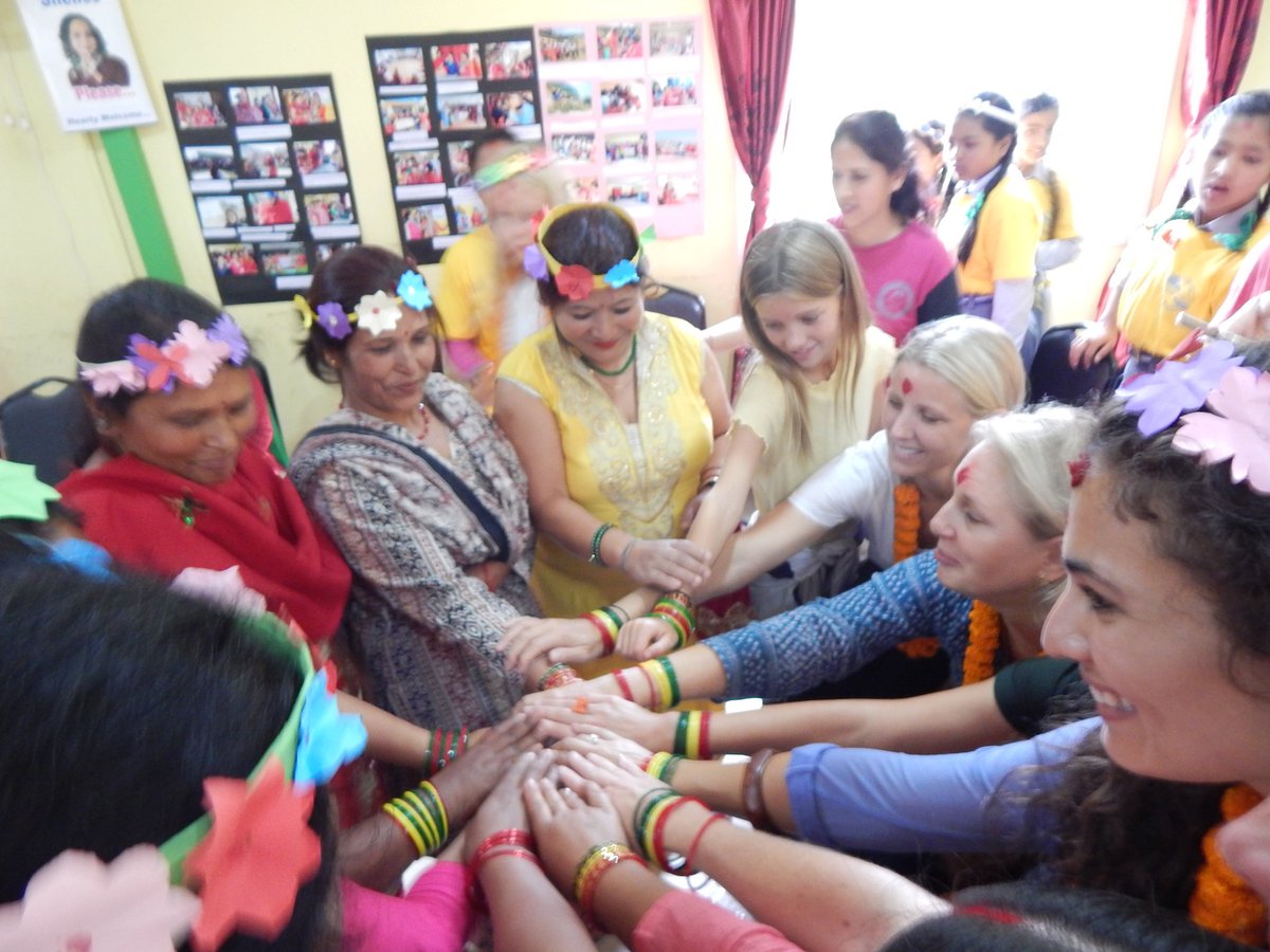RukminiFund's tweet photo. Visit by #HerStory team of @GlobalGirlsGLOW is packed with activities, including: 1 Welcoming ceremony &amp; song 2 Reading aloud 3 Making Friendship cards 4 Dancing &amp; games 5 Local Moms sharing stories 7 Pictures: https://t.co/eYRnozO5Lp
@Prakritre @litworldsays #makingherstory https://t.co/KIkmmf5JIj