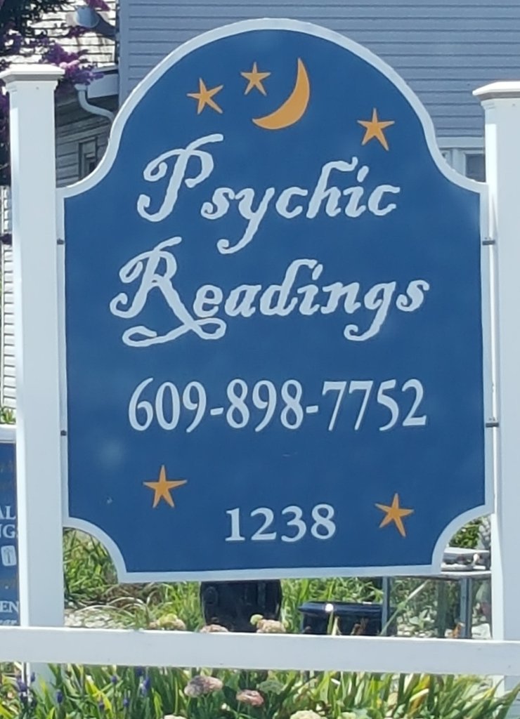 LibbyKleinBooks's tweet photo. Midnight Snacks Are Murder readers... you know where i am. #drivingby #cozymystery #capemay #SundayMorning https://t.co/Hb7TvMJzDX