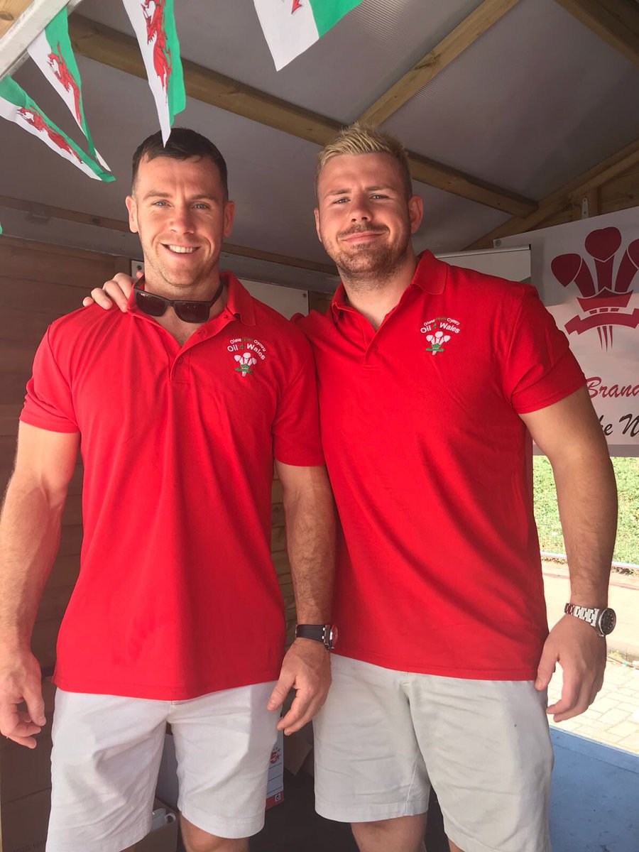 oil4wales's tweet photo. We’ve had a blast at #Eisteddfod today! Lots of smiles, photos & fun! @Gar_Davies9 @Revsprop1 #Eisteddfod18 #WelshCulture #welshshow #welshrugby https://t.co/wFmqTecnnp