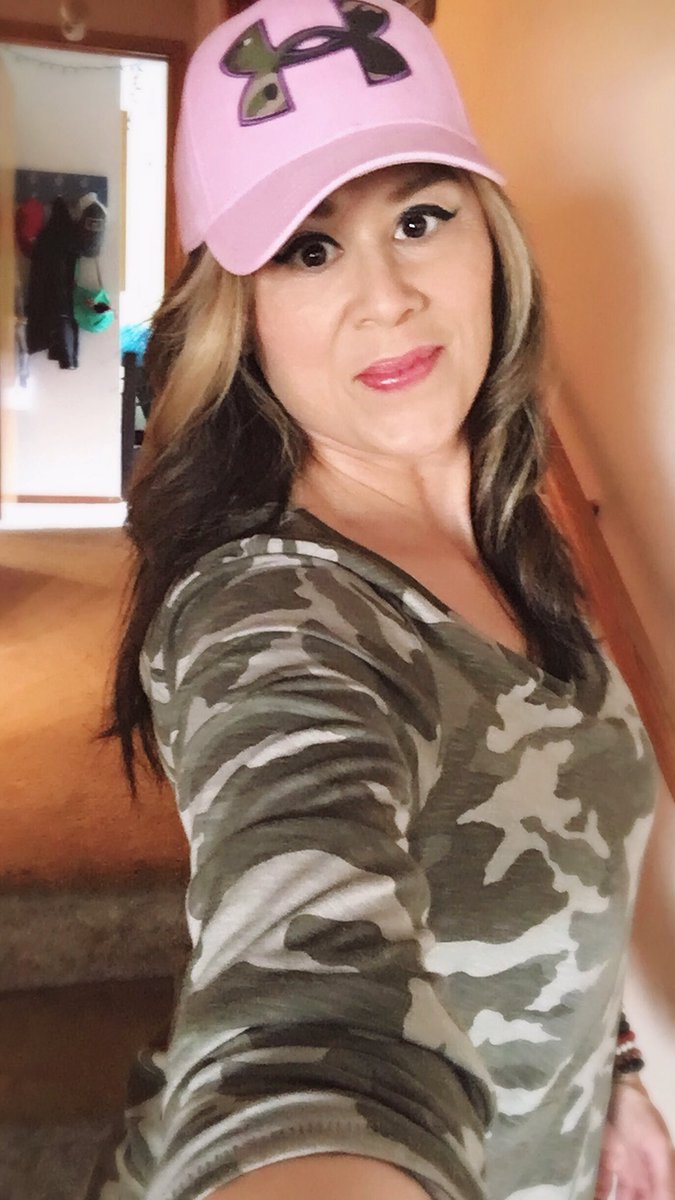 jeanette_ochs's tweet photo. My hair colorist is the best. Been with her for 3 years. #absoluteyloveher #ultabeauty #colorist #sherocksitout #happiness #nograys #49andcounting https://t.co/pm0rgie4ii