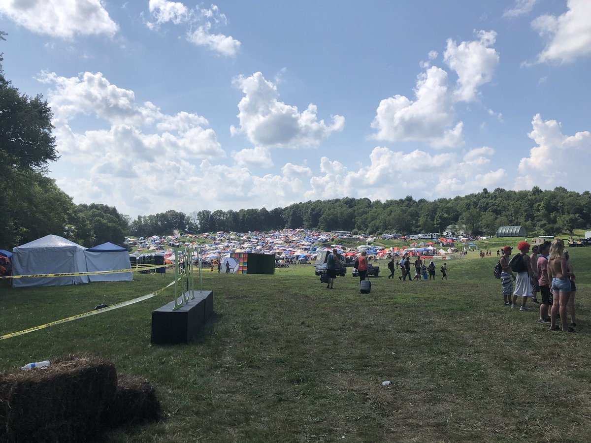 raesmelt's tweet photo. Friday 7:46am vs Friday 4:12pm #ESTFEST2018 #festV #tentcity https://t.co/TMVaEzvOhL