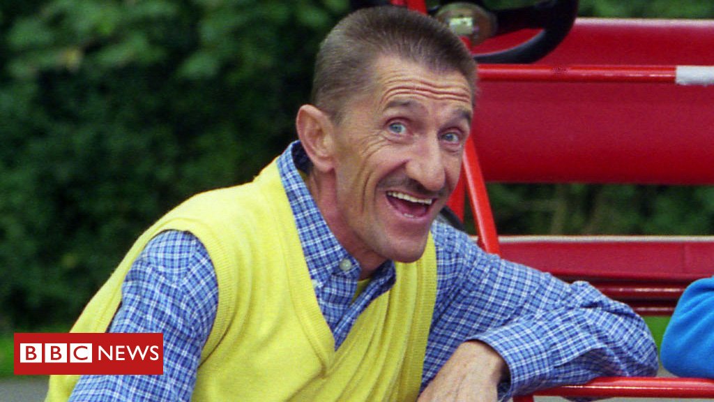 CornyPolyDSfans's tweet photo. As half of the #chucklebrothers along with @PaulChuckle2 #BarryElliot was one of the great creators of "things go wrong" comedy. Here's to you! πππ #BarryChuckleRIP https://t.co/XztXyOtJ5g