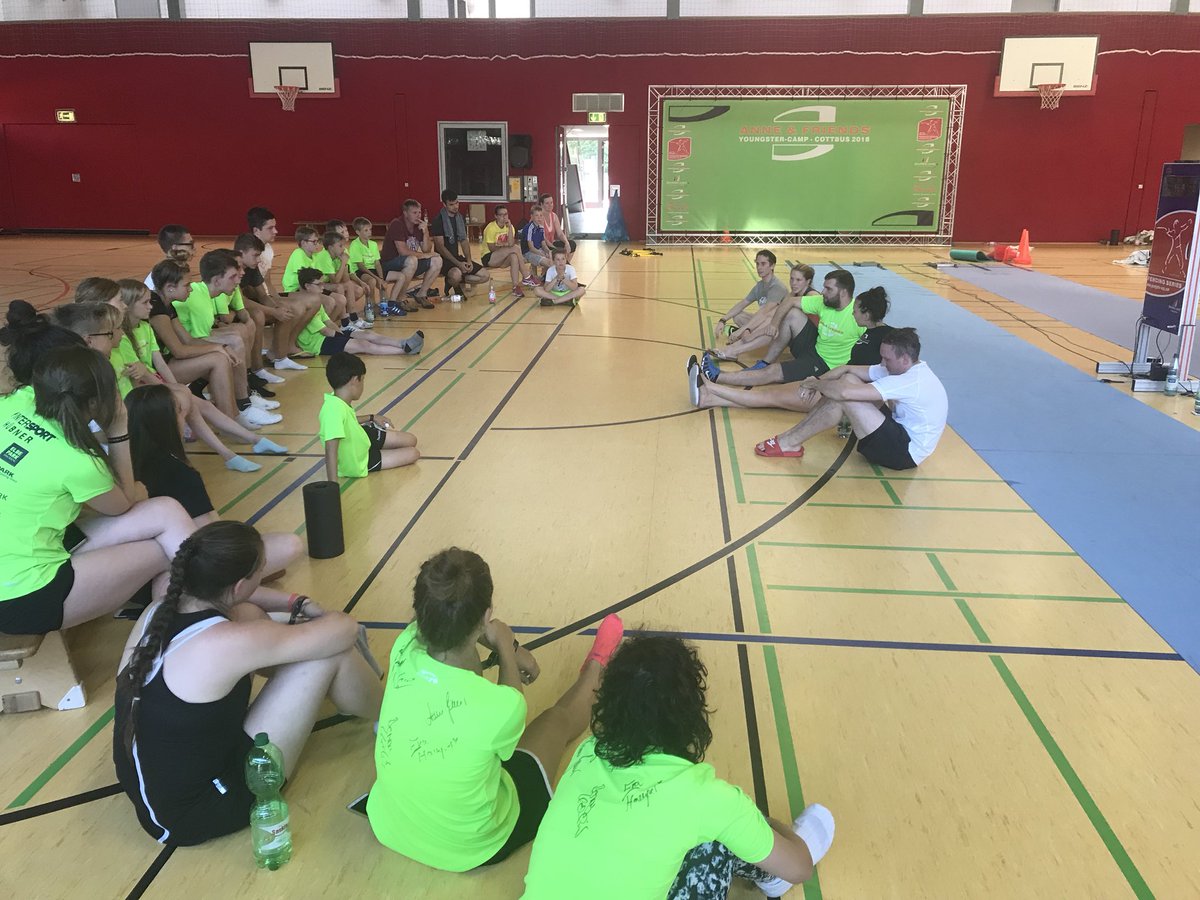YoungsterCup's tweet photo. Anne &amp; Friends Youngster-Camp mit dem YC-Team hier bei der Fragestunde mit Anne Sauer, Benjamin Kleibrink, Eva Hampel und André Sanita. #fechten #fechtcamp #florett @fechtendotcom @Fechtcenter @DFBfechten https://t.co/9uUgmlRum8