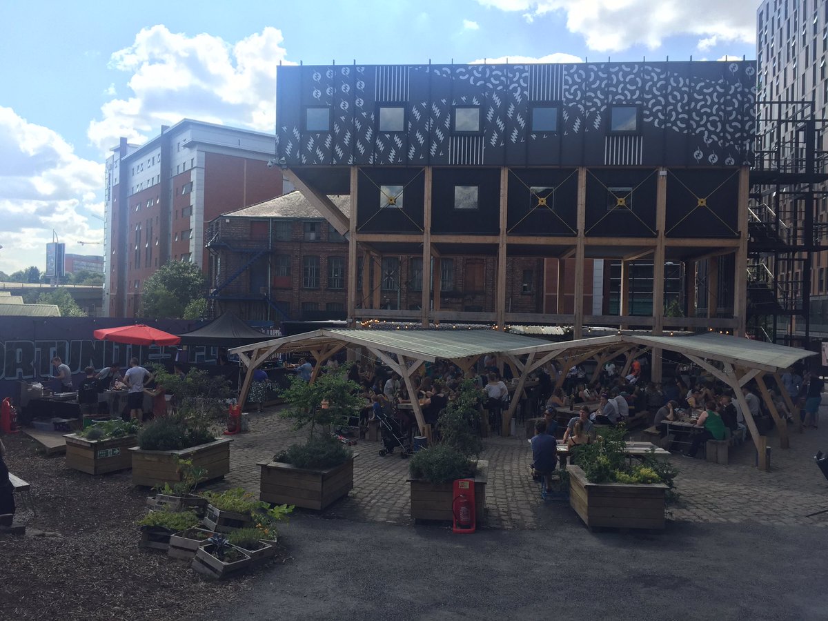 #plantpoweredsunday <a href="/GRUBMCR/">GRUB</a> is absolutely awesome 

One #vegan and still trying to persuade <a href="/MarkWinstanley/">Sparky</a> <a href="/partingtonred/">Mark O'Loughlin</a> @Moogie67 that vegan is the way