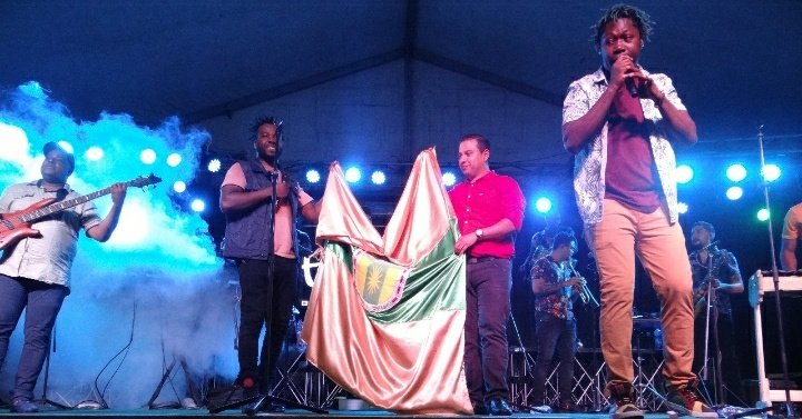 4ce3767abe4f45b's tweet photo. @Herenciagrupo concierto en #Quimbaya https://t.co/T6jEjwM5wl