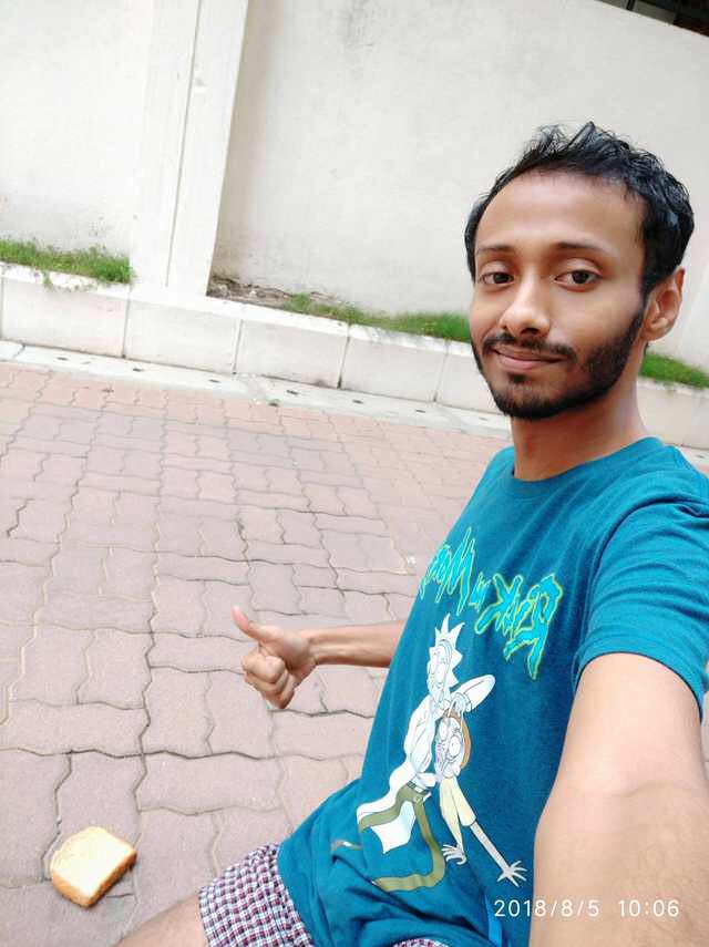 SafeJassani's tweet photo. I messaged a bunch of guys in India telling them if we both put a slice of bread on the ground at the same time we can make an earth sandwich because we are on opposite sides of the world. Here is the result... https://t.co/2gjisqyPQX