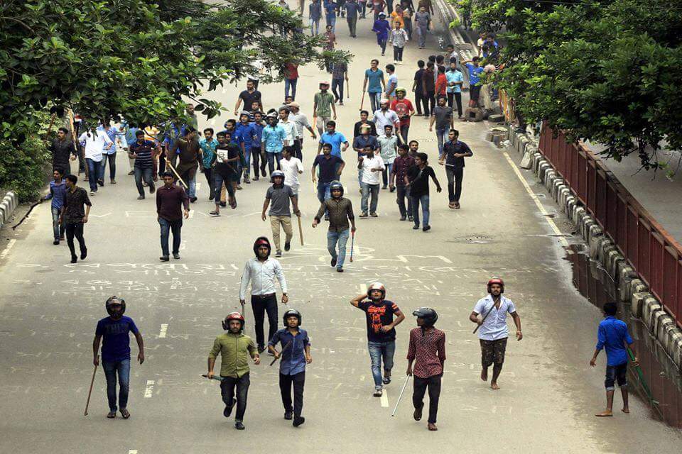 meemchow's tweet photo. PLEASE HELP US. ALL WE ASKED FOR WAS ROAD SAFETY AND INSTEAD WE'RE BEING BEATEN UP AND KILLED AND RAPED #Bangladesh #WeWantJustice  #BBC #CNN #ALJAZEERA https://t.co/ucQ56elhoA