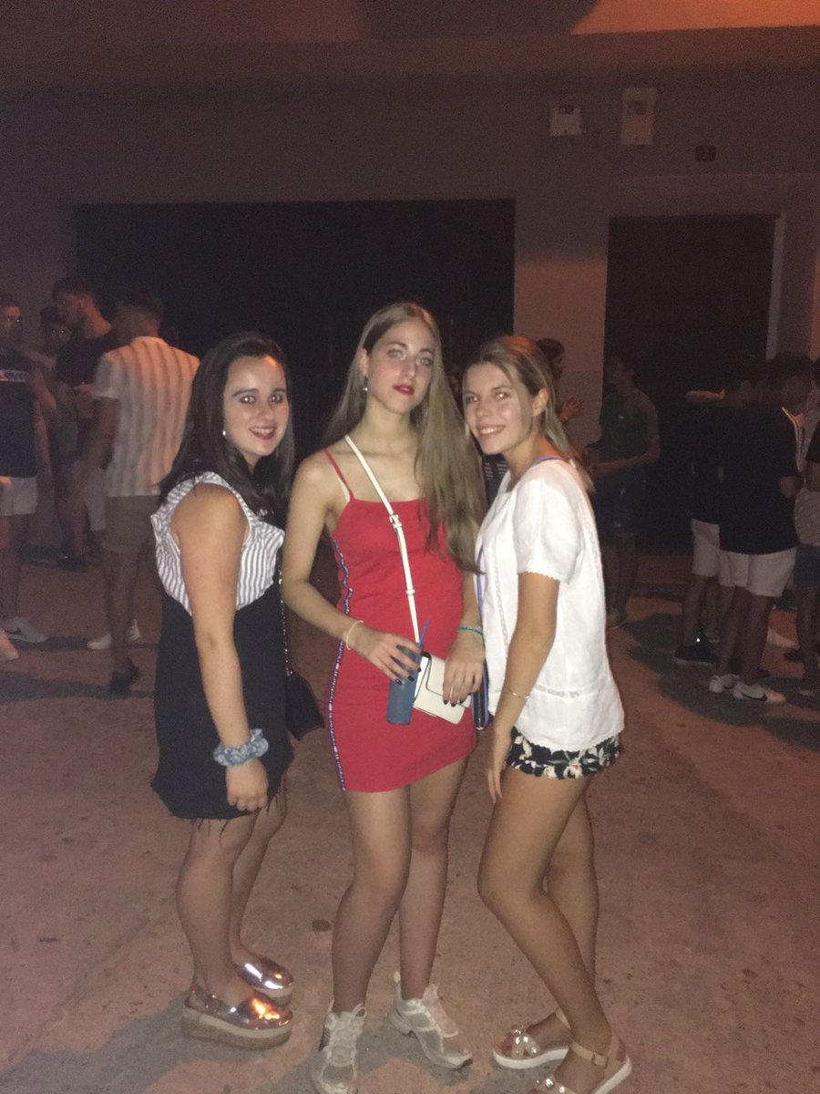 chiara_1903's tweet photo. #VERASUMMER 👯💥👅🆒 https://t.co/jhxN2waMsY