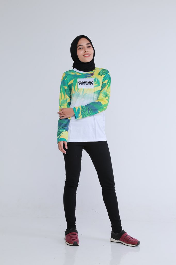 QutreenNada's tweet image. There is a first time for everything! Shoot for @ombakexclusive 🤑 Lawa lawa beb baju diaaa ♥️ #sundayworking