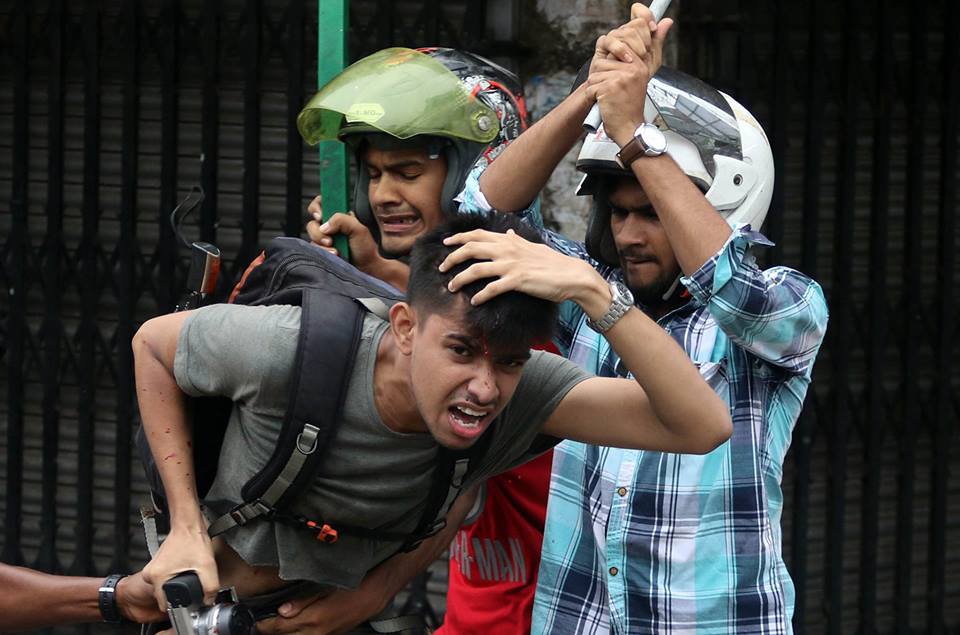 wp_zaman's tweet photo. The Government, Police, and Chatrolig are attacking innocent Students
#bangladeshstudentprotests #Roadsafety #WeWantJustice @BBCWorld @AlJazeera @CNN https://t.co/H6uQLANTXx