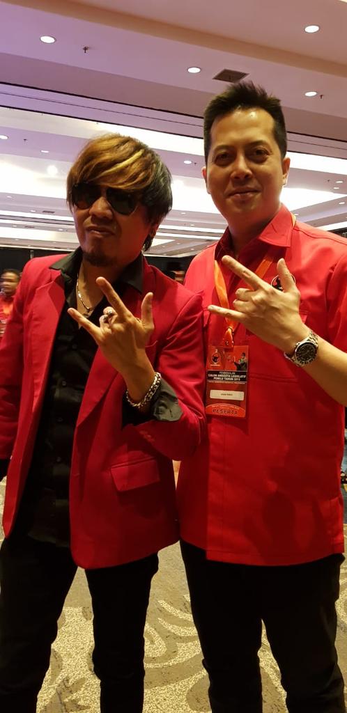IhsanYunusJBI's tweet photo. Pembekalan BACALEG DPR RI PDI Perjuangan. ada caleg gaulnya pdi Perjuangan kang ian kasela
#salammetal
#megatotal
#merahtotal
#menangtotal
#bandradja
#jambibisa https://t.co/oYpZ2z1aZY