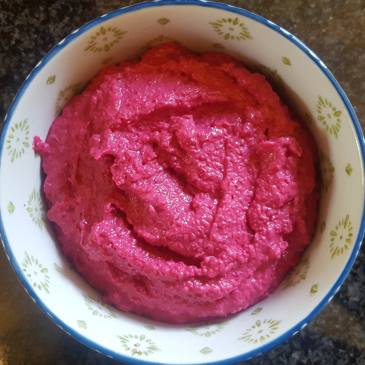 AngeBebbington's tweet photo. Homemade beetroot hummus is what's happening 😋 #prettyinpink #homegrown #conibearskitchen #realfood #beetroothummus #knowwhatsinyourfood https://t.co/SK5uBb0CWG