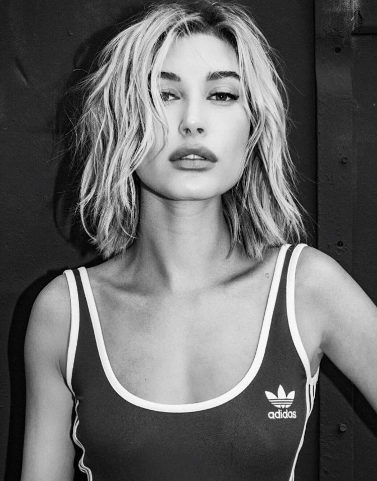 Justinn__94's tweet photo. Enserio que no puedo creer como le dicen "fea" a Hailey si es más que obvio que la chica es preciosa❤
Que suerte que tenes @justinbieber https://t.co/KdhGG8YZf3