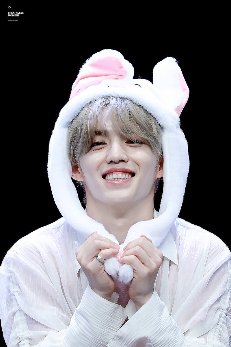 S_COUPS_SAVE's tweet photo. 180720 신나라 팬싸 
토끼쿱 귀여워서 어쩌나 🤭💘
#세븐틴 #에스쿱스 #SEVENTEEN #SCOUPS 
출처 ( @1995scoups 님 💕) https://t.co/87p11XofMt