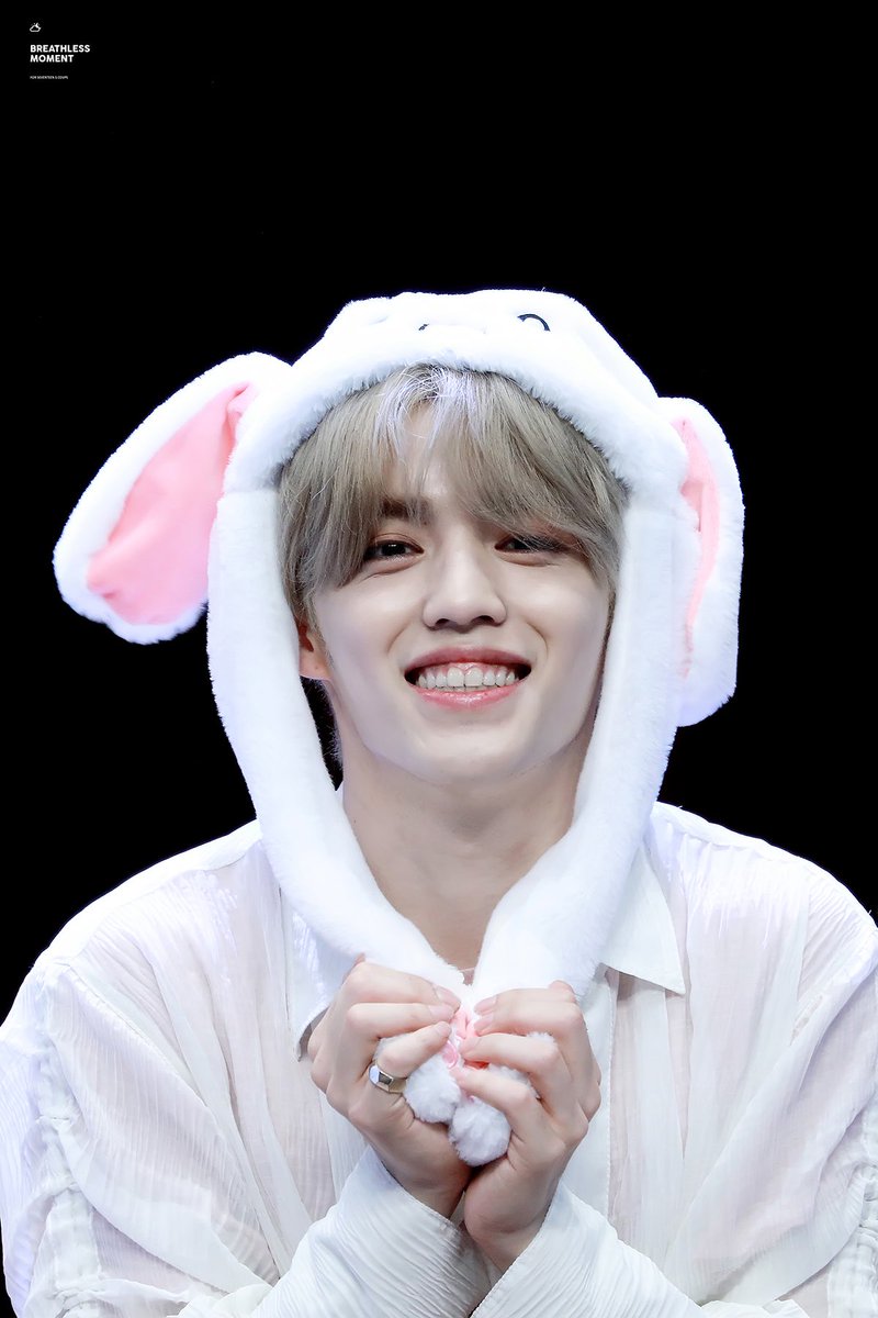 S_COUPS_SAVE's tweet photo. 180720 신나라 팬싸 
토끼쿱 귀여워서 어쩌나 🤭💘
#세븐틴 #에스쿱스 #SEVENTEEN #SCOUPS 
출처 ( @1995scoups 님 💕) https://t.co/87p11XofMt
