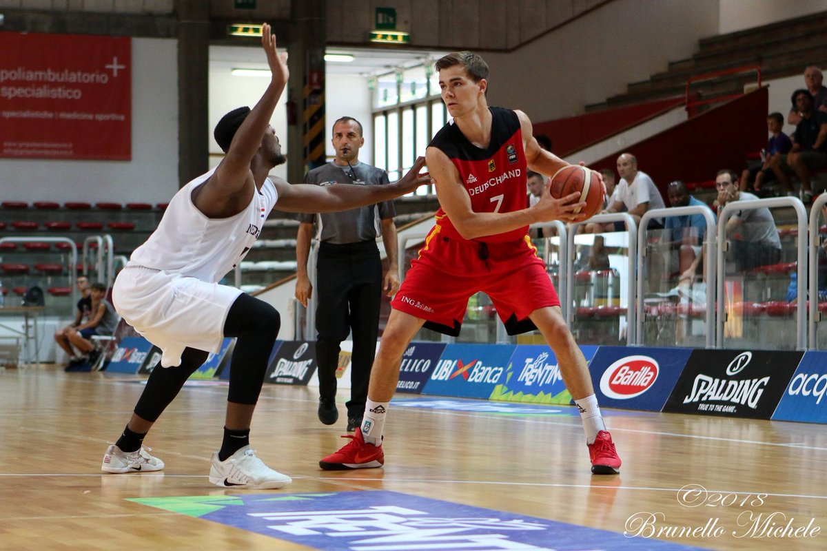 lucarallo's tweet photo. Ultima giornata del Torneo Internazionale di #Vicenza 🏀 Alle 18 @OranjeBasketbal 🇳🇱 vs 🇺🇸 @East_Coast_BBC per il terzo posto 🥉 in diretta streaming 👉🏼 https://t.co/3fPKuD5QEc 🎥 Alle 20:15 la Finale live su Facebook @Italbasket 🇮🇹 vs 🇩🇪 @DBB_Basketball 🏆 #Italbasket https://t.co/CbSDTAf0Ir
