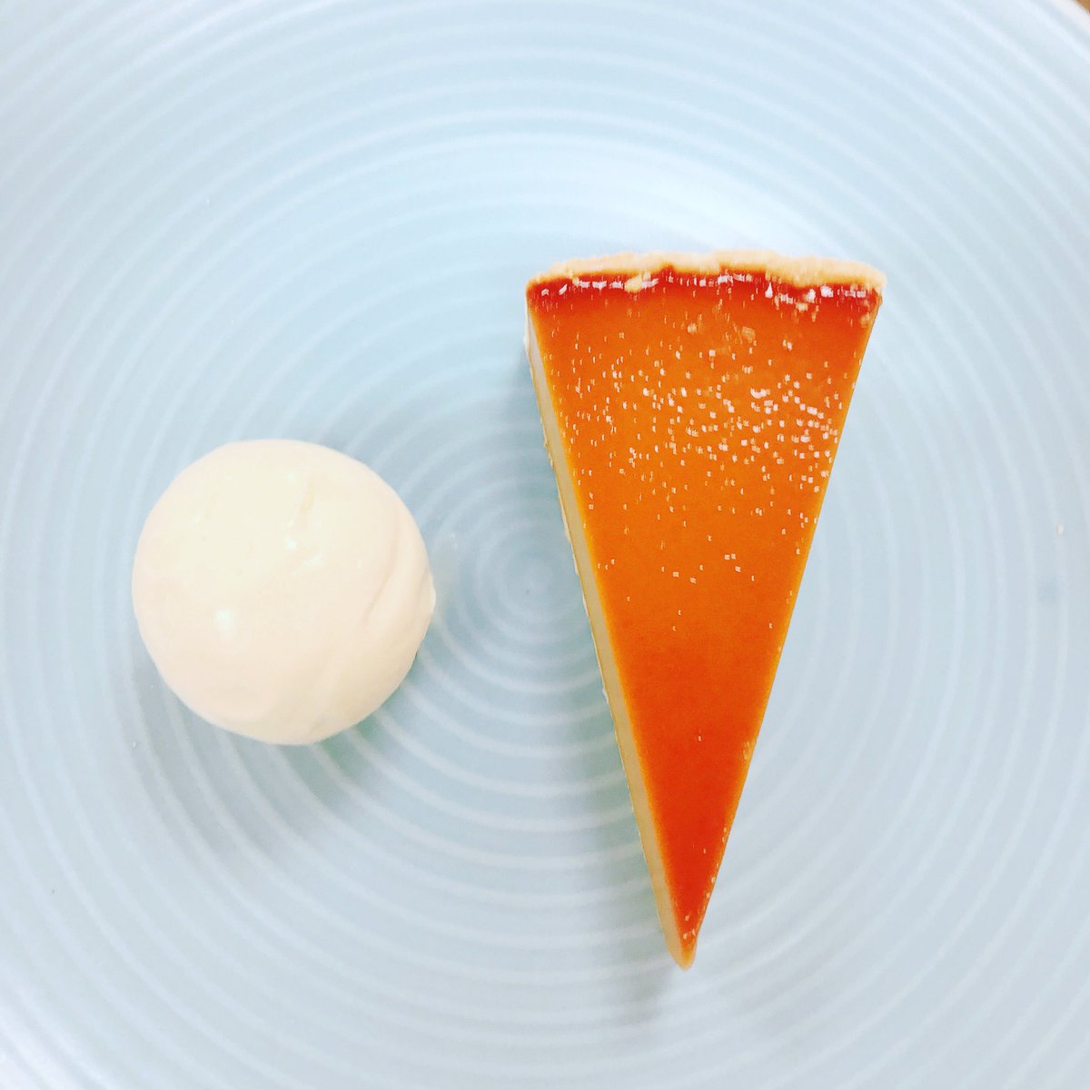 chefdjplatt's tweet photo. I love the simplicity of this dish. Caramel tart with cardamon ice cream. Check on my Instagram for all  my other post. 
Link down below 👇🏼
https://t.co/iYuExpqv6W https://t.co/Y2YKGpcIeF