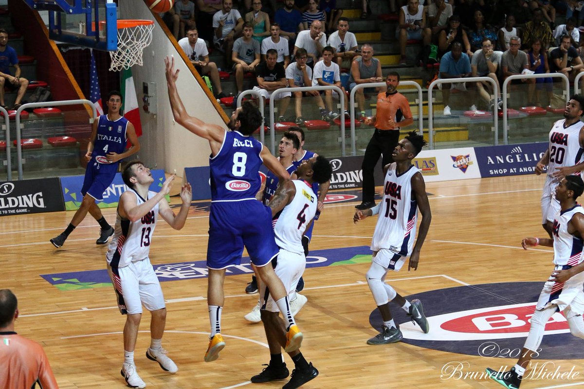 lucarallo's tweet photo. Complimenti ancora una volta a @BrunelloMichele per le splendide foto! 📷 Sulla pagina Facebook del #CollegeBasketballTour trovate tutti gli scatti del Torneo Internazionale di #Vicenza! 📲 https://t.co/aNYmrLN8nQ https://t.co/8ztK6GLIlp