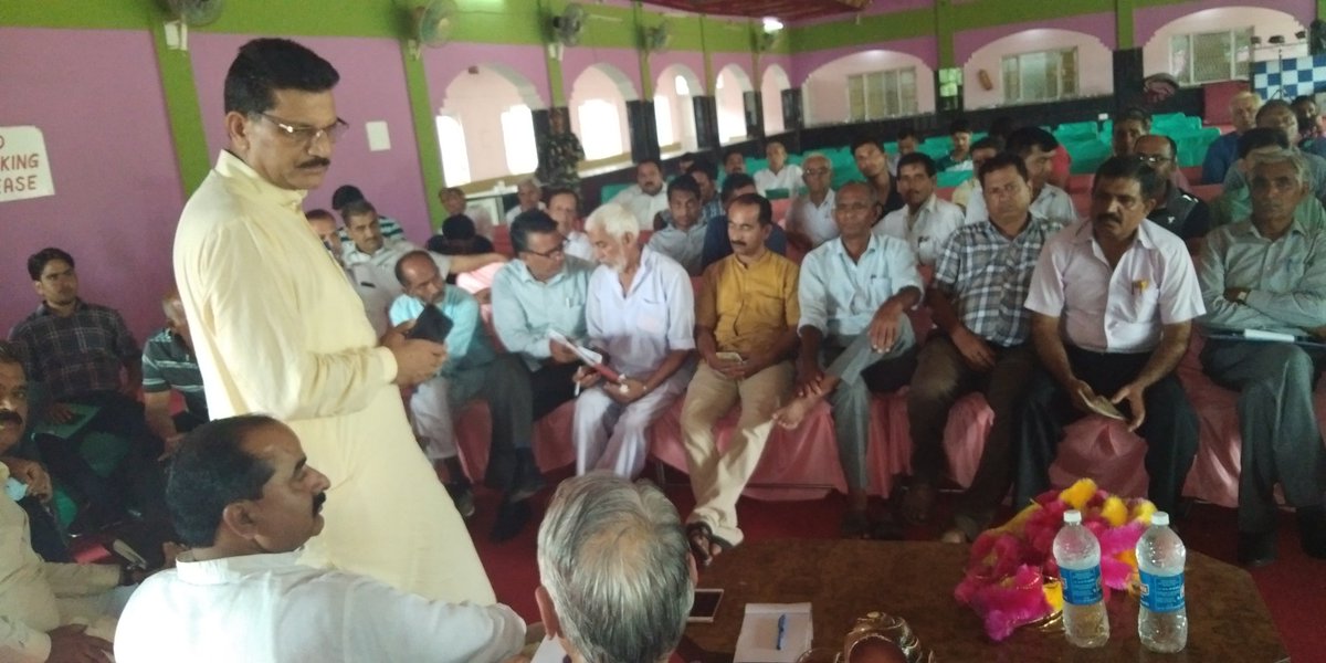 JammuBjp's tweet photo. Today meeting with Shakti kender permukh at Dayala Chack in Hiranagar Constituency https://t.co/ueHHmh05ip