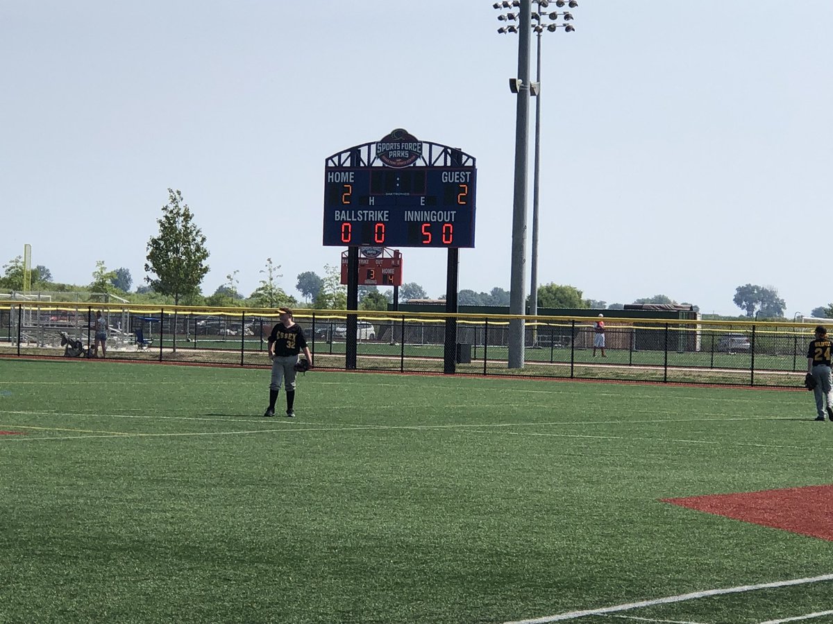 SFPsandusky's tweet photo. The 13U Essex Yellow Jackets score 2 runs to tie the game against Team PAC in the 5th! #SFPSports #SFPIntern https://t.co/mmfCXaJuja