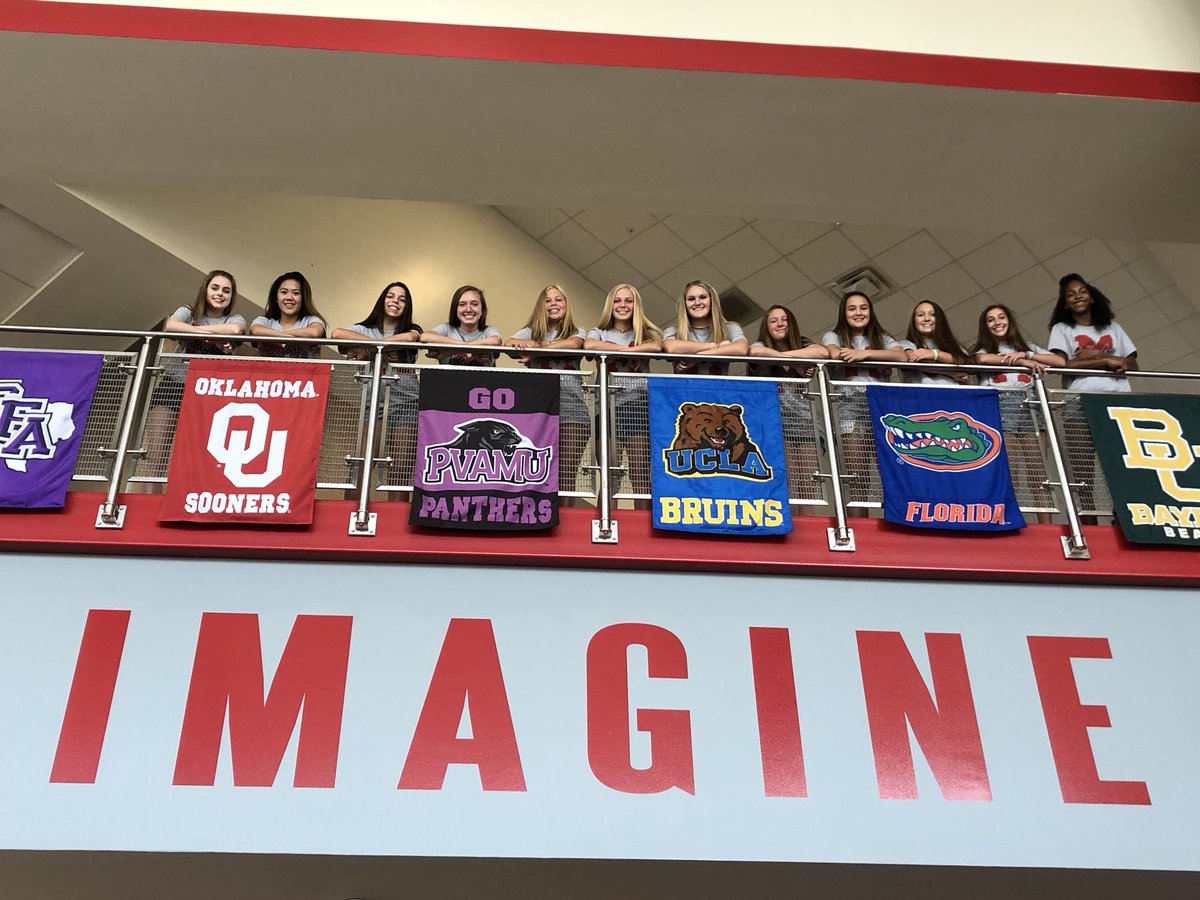 laurenshumway11's tweet image. Can’t wait for an amazing season with this freshman red team!