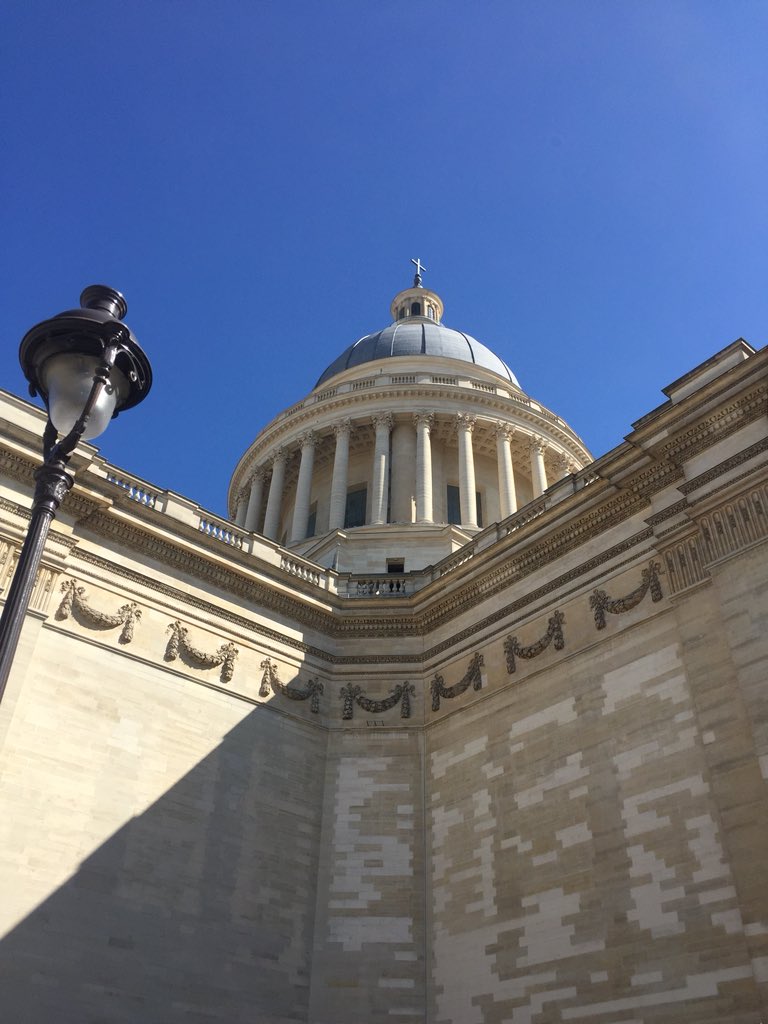 Baptiste_Bruzel's tweet photo. Plaisir de déambuler dans le quartier du #Panthéon, quasi désert, à la recherche des Grands Hommes de @christianguemy 👀 
cc @leCMN #SurLesMurs https://t.co/8xVqmsN69Z