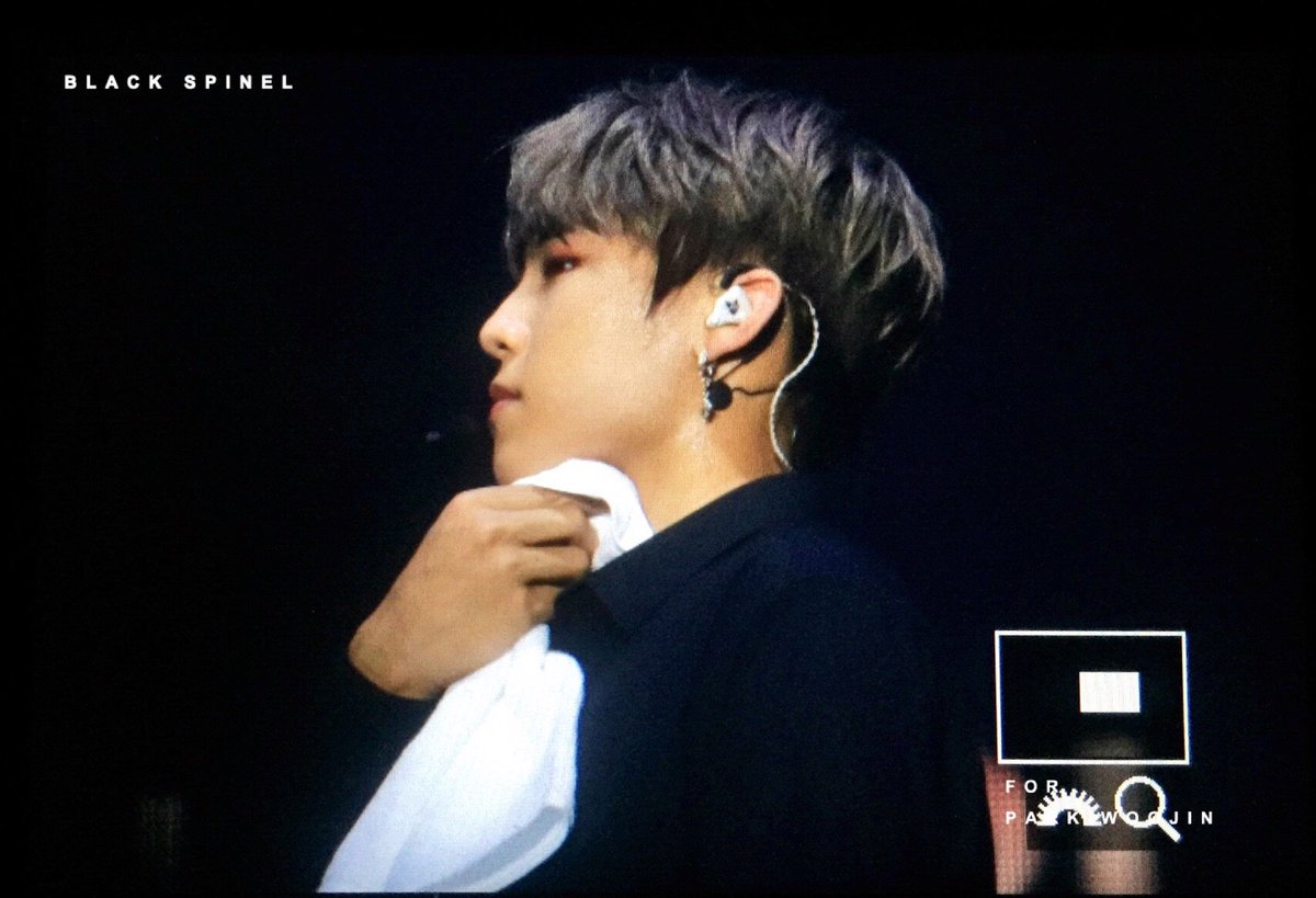 BlackSpinel99's tweet photo. 180805 ONE : THE WORLD IN BANGKOK
  #박우진 #워너원 https://t.co/GtabbcrG4c