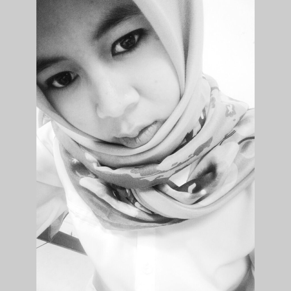SitiPauline's tweet photo. Tidak usah ada pelangi jika warna itu hanya menyala untuk sementara dan akan kembali gelap 👀
#putihabu
#wanan https://t.co/TYMt3vZo6S