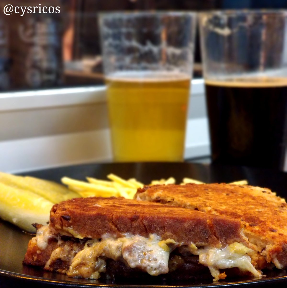 cysricos's tweet photo. Siempre es un placer disfrutar de un sándwich de pastrami en @craft19madrid acompañado de alguna de las 12 cervezas artesanas que tienen pinchadas.
It's allways a pleasure to have a pastrami sandwich with a pint of one of the twelve craft beers that @craft19madrid have. https://t.co/eGTBDLHSYf
