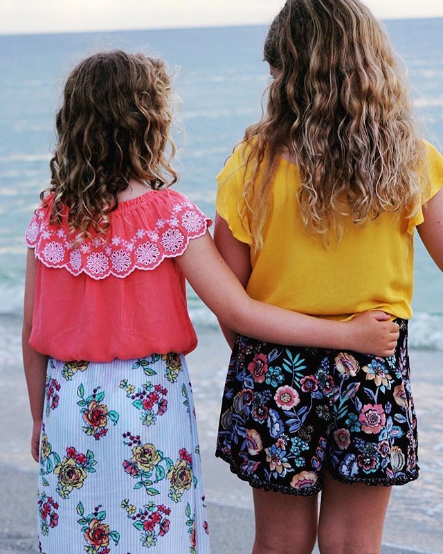 localmomscoop's tweet photo. I love these moments. Going to breathe it in!! #captivaflorida #floridatravel #pursuepretty #darlingescapes #sflbloggers #bestfriends #bestbuds #girlmom #thatsdarling #summervacations https://t.co/nMD40KwOYb https://t.co/koAvXCEsO5