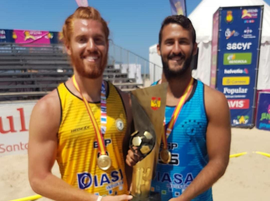 BM. Conservas Alsur Antequera (@bmdolmenesatq) on Twitter photo ¡Lo han vuelto a hacer! Campeones de España por séptima vez. Enhorabuena <a href="/cbmpciudemalaga/">Fundación Fomento Deporte CBMP Ciudad de Málaga</a> y a <a href="/DarioMataBejar/">Darío Mata</a> <a href="/AlbertoCD5/">Alberto Castro</a> #BalonmanoPlaya #CDEBMPlaya18 ¡Lo han vuelto a hacer! Campeones de España por séptima vez. Enhorabuena <a href="/cbmpciudemalaga/">Fundación Fomento Deporte CBMP Ciudad de Málaga</a> y a <a href="/DarioMataBejar/">Darío Mata</a> <a href="/AlbertoCD5/">Alberto Castro</a> #BalonmanoPlaya #CDEBMPlaya18